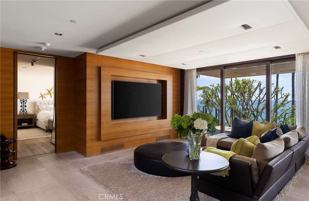 2495 Riviera