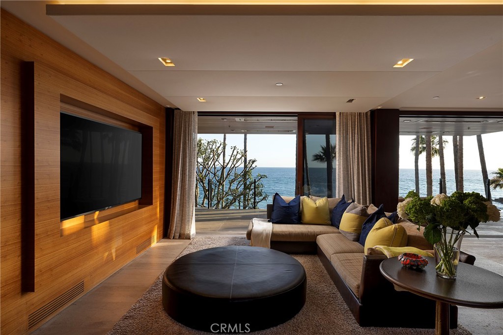 2495 Riviera