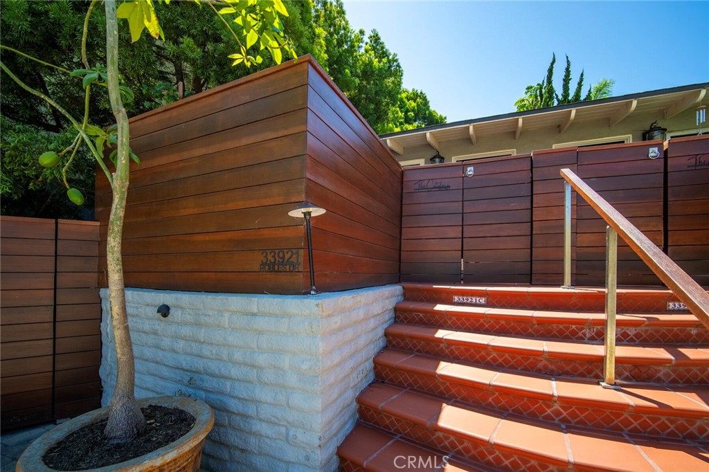 33921 Robles C