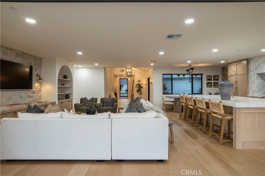 410 Avenida Salvador