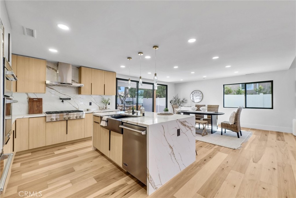 2241 Avenida Salvador