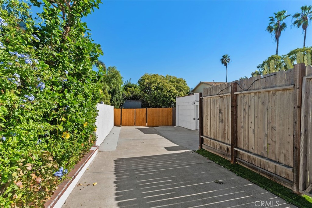 1136 Catalina