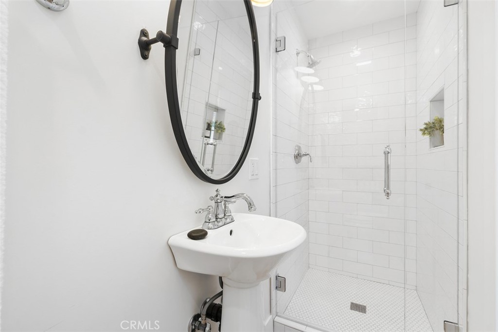 1136 Catalina