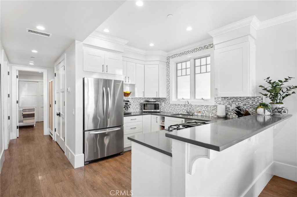 1225 W Balboa Boulevard