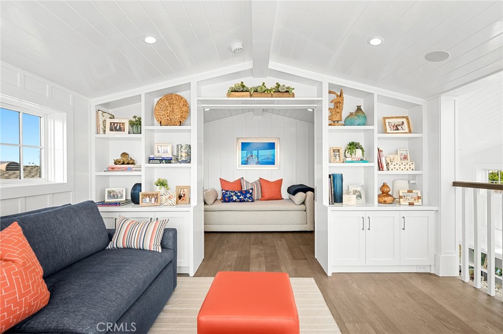 1225 W Balboa Boulevard