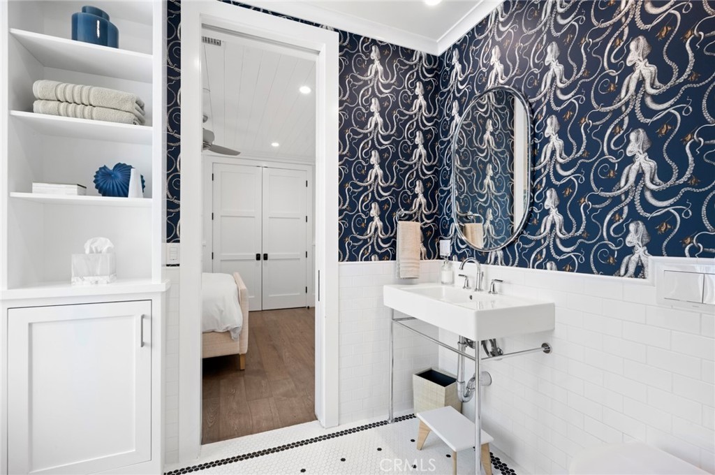 1225 W Balboa Boulevard