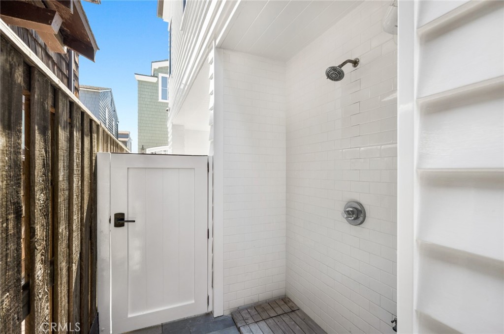 1225 W Balboa Boulevard