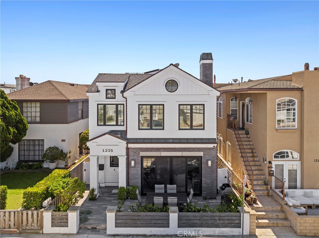 1225 W Balboa Boulevard