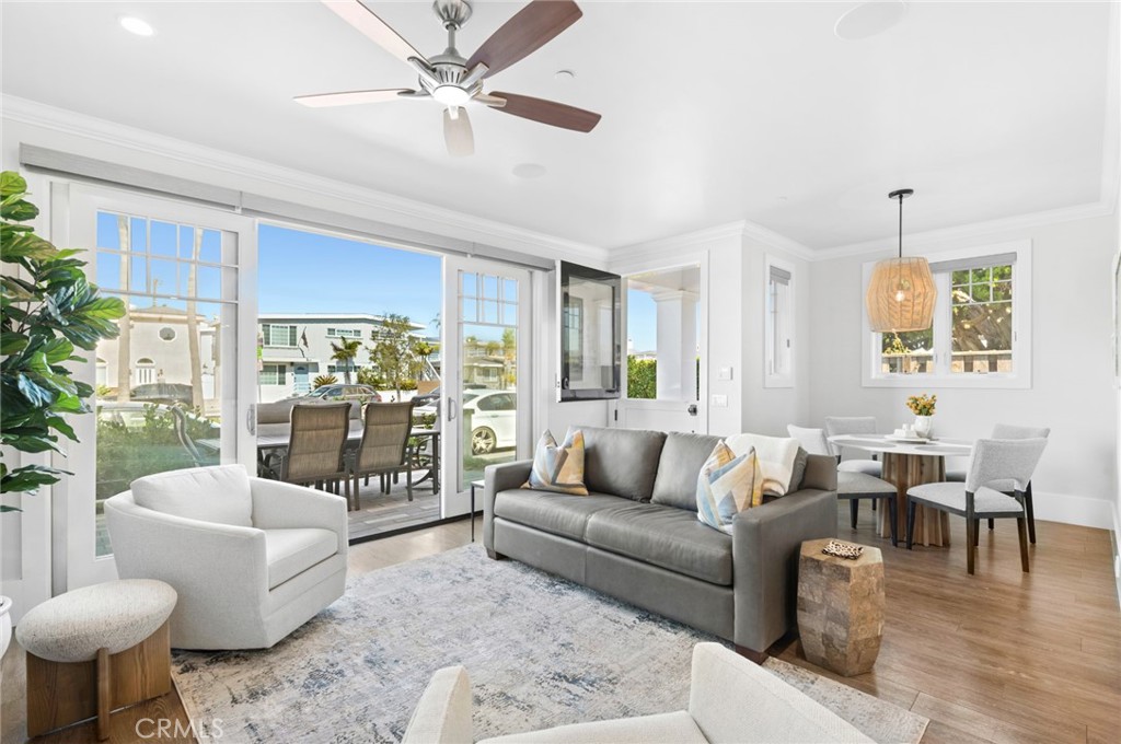 1225 W Balboa Boulevard