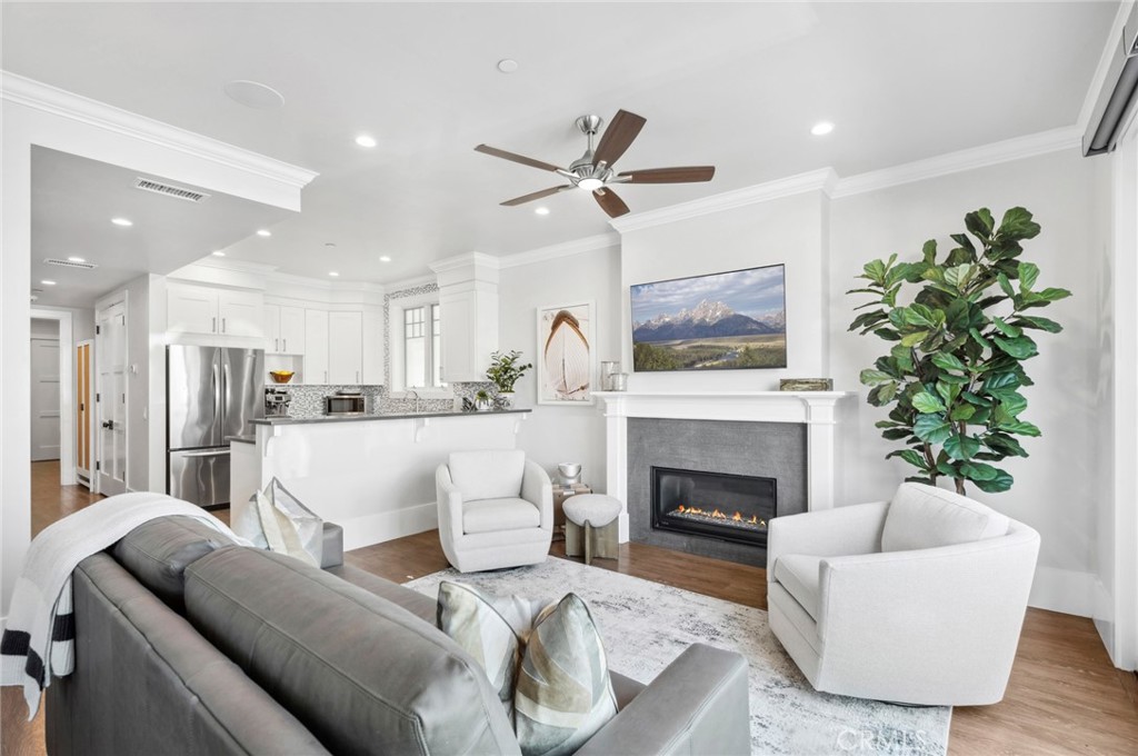 1225 W Balboa Boulevard