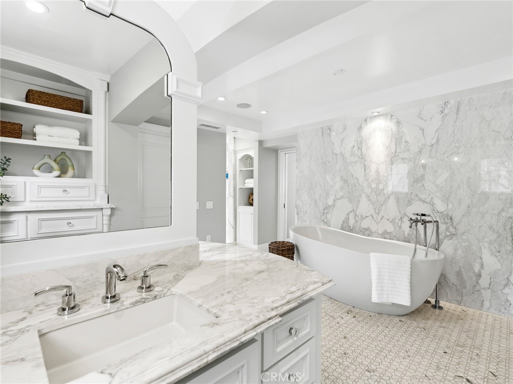 2157 E Ocean Boulevard