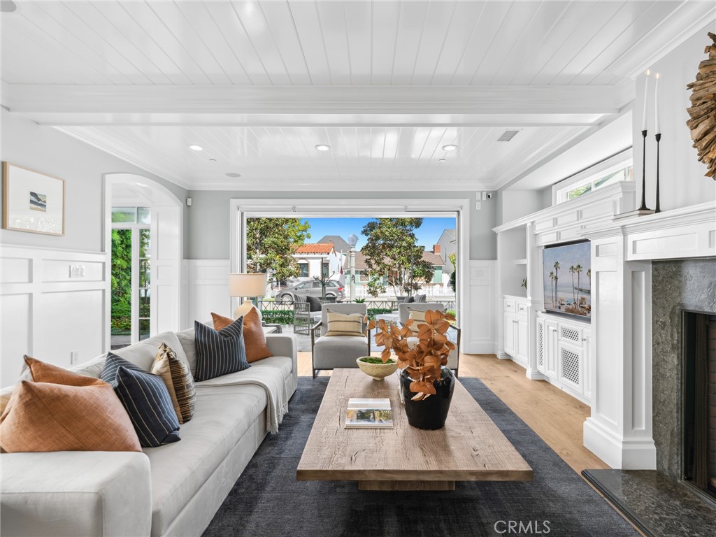 2157 E Ocean Boulevard