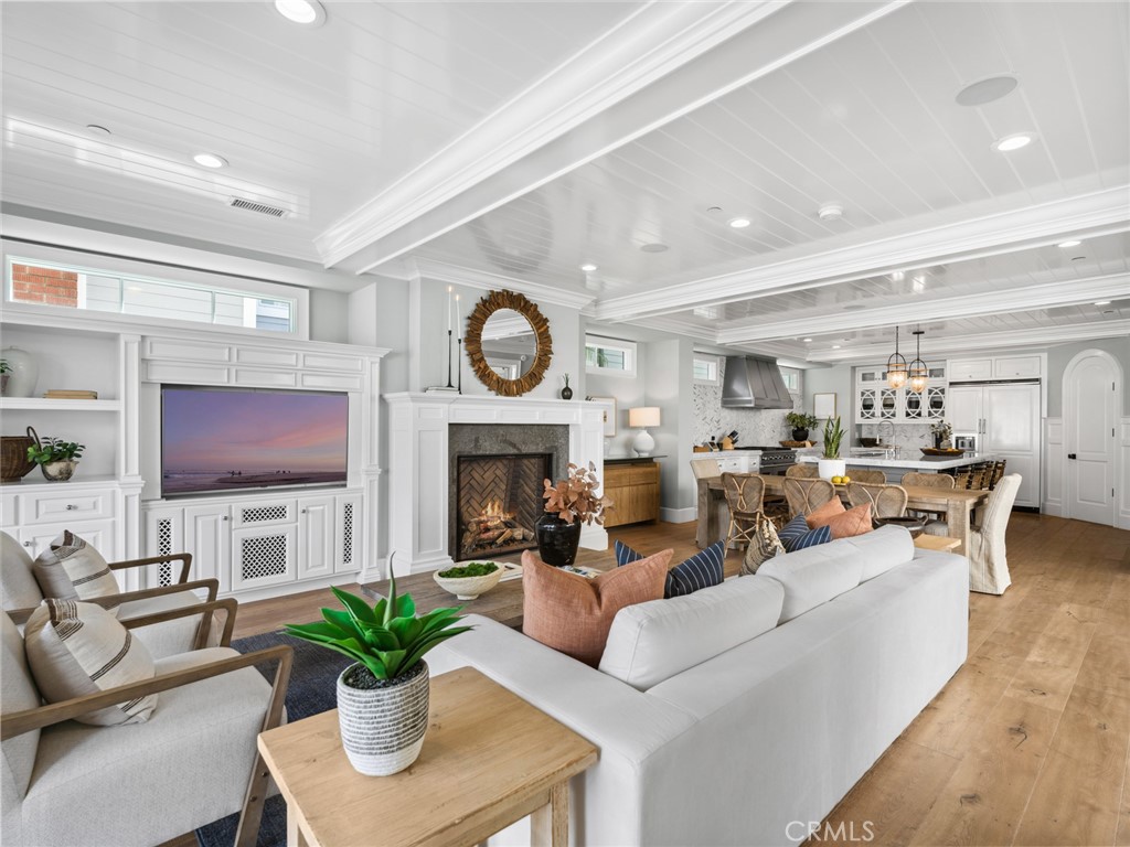 2157 E Ocean Boulevard