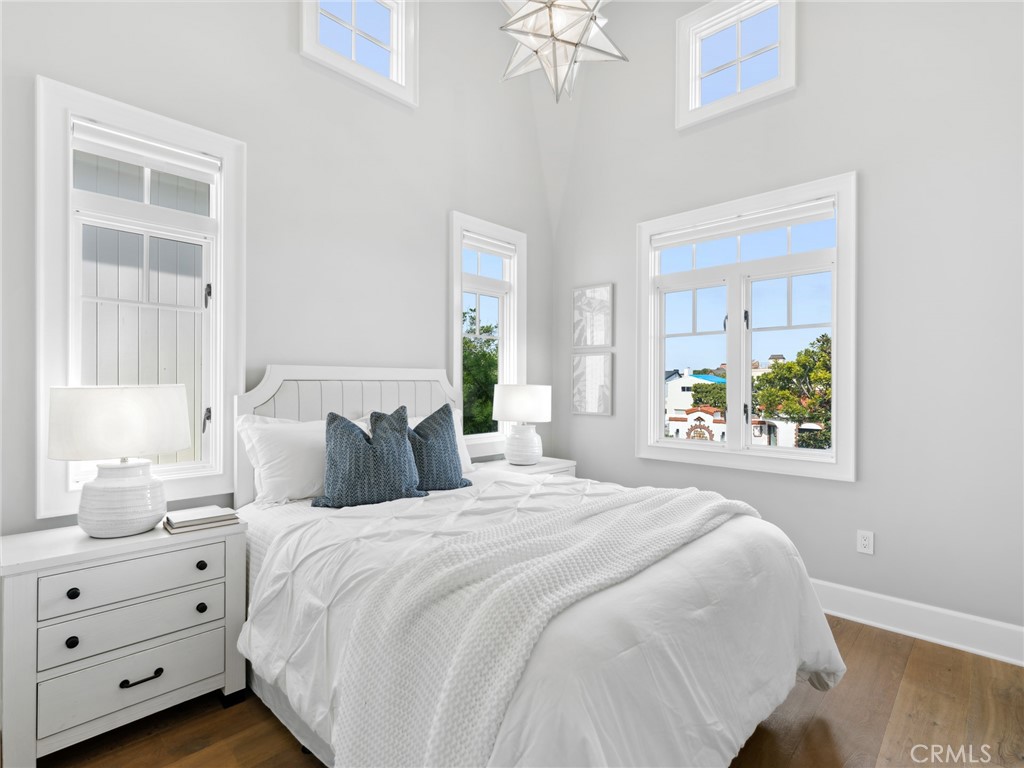 2157 E Ocean Boulevard