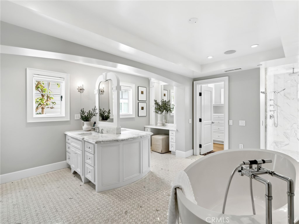 2157 E Ocean Boulevard