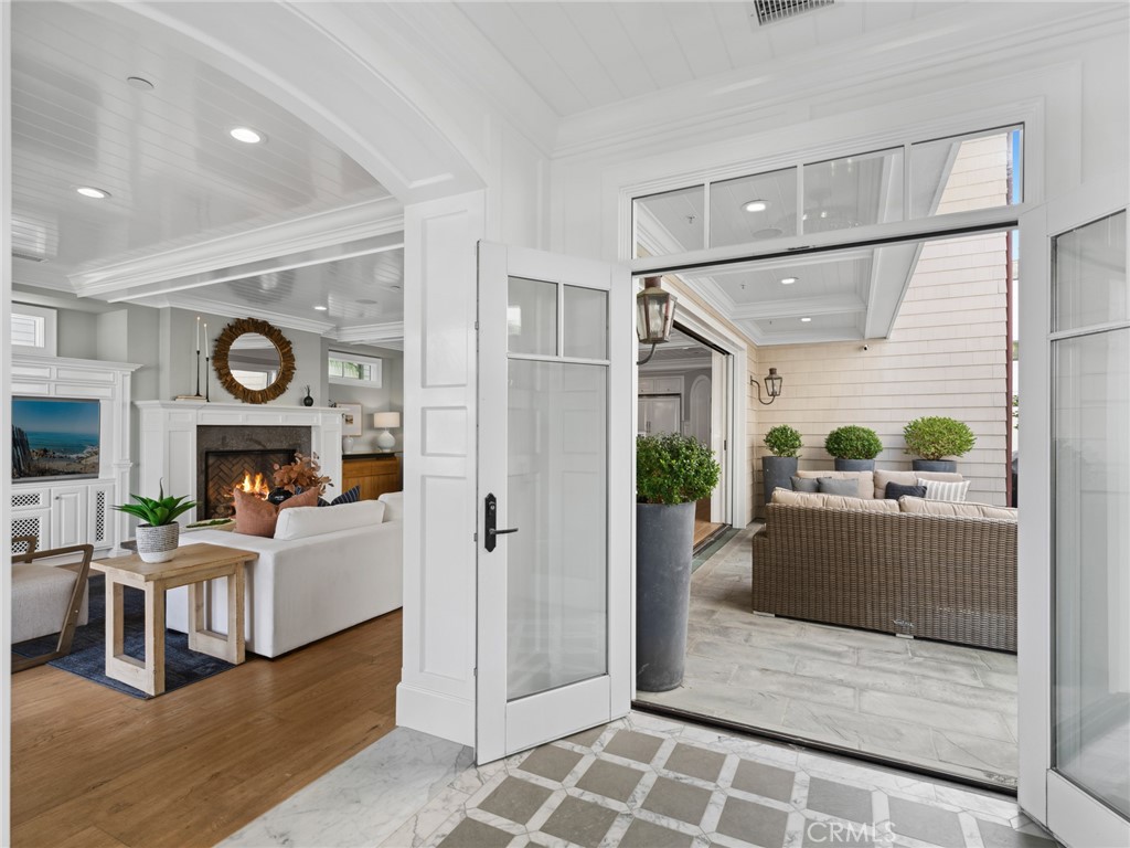 2157 E Ocean Boulevard