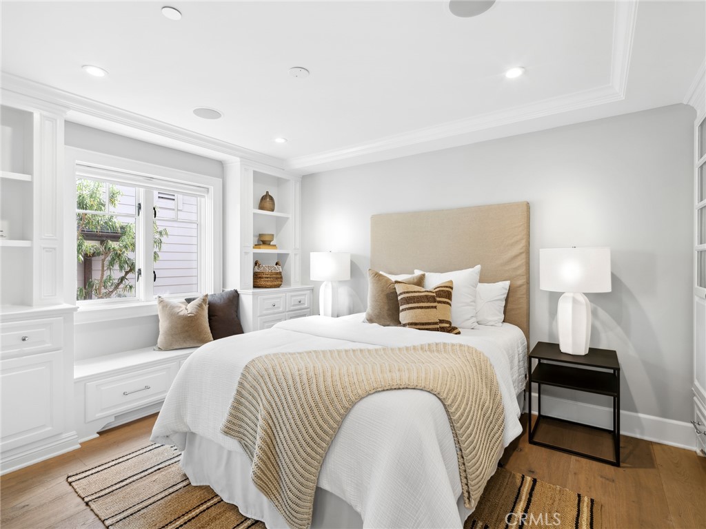 2157 E Ocean Boulevard