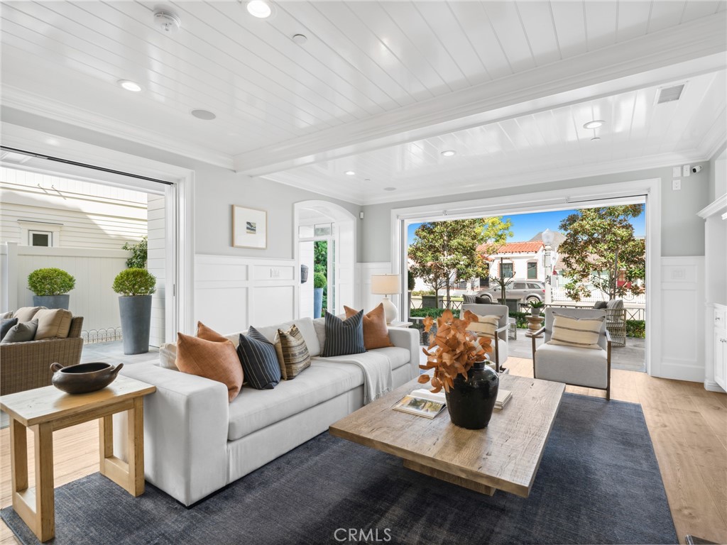 2157 E Ocean Boulevard