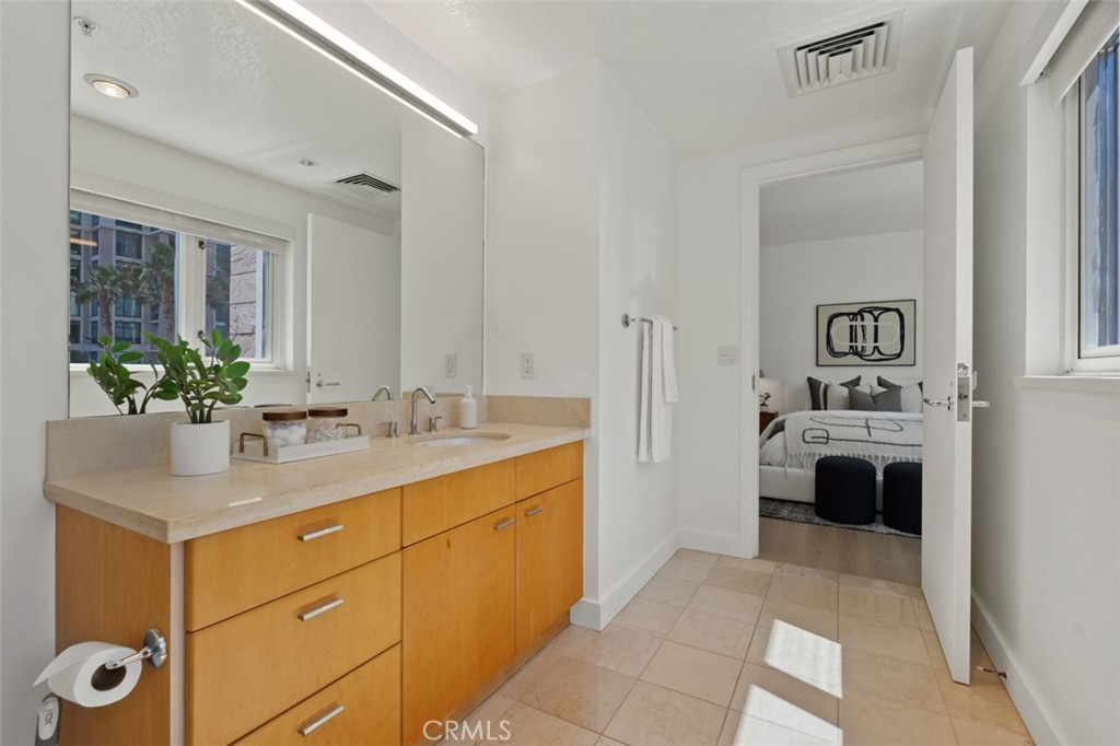 1205 Pacific Highway 301