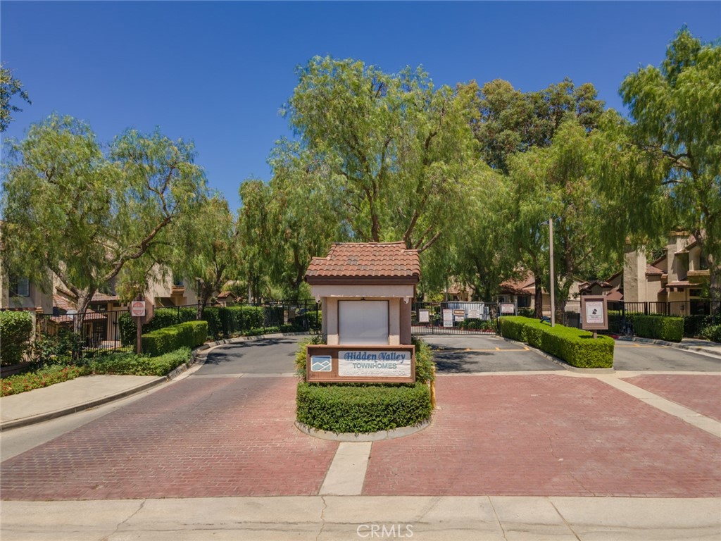 2 Mountain Shadows Place