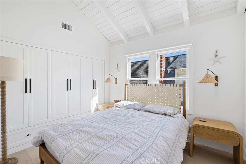 1126 E Balboa Boulevard