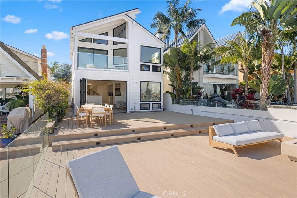 1126 E Balboa Boulevard