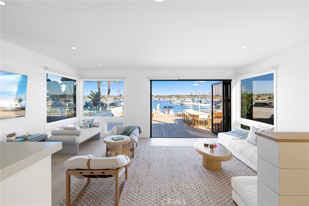 1126 E Balboa Boulevard