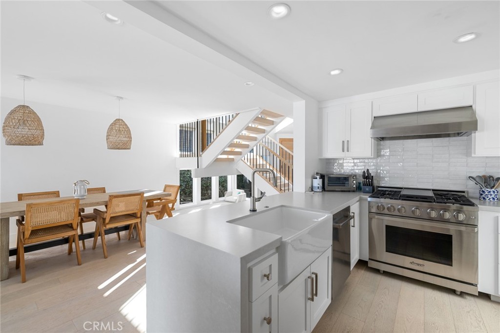 1126 E Balboa Boulevard