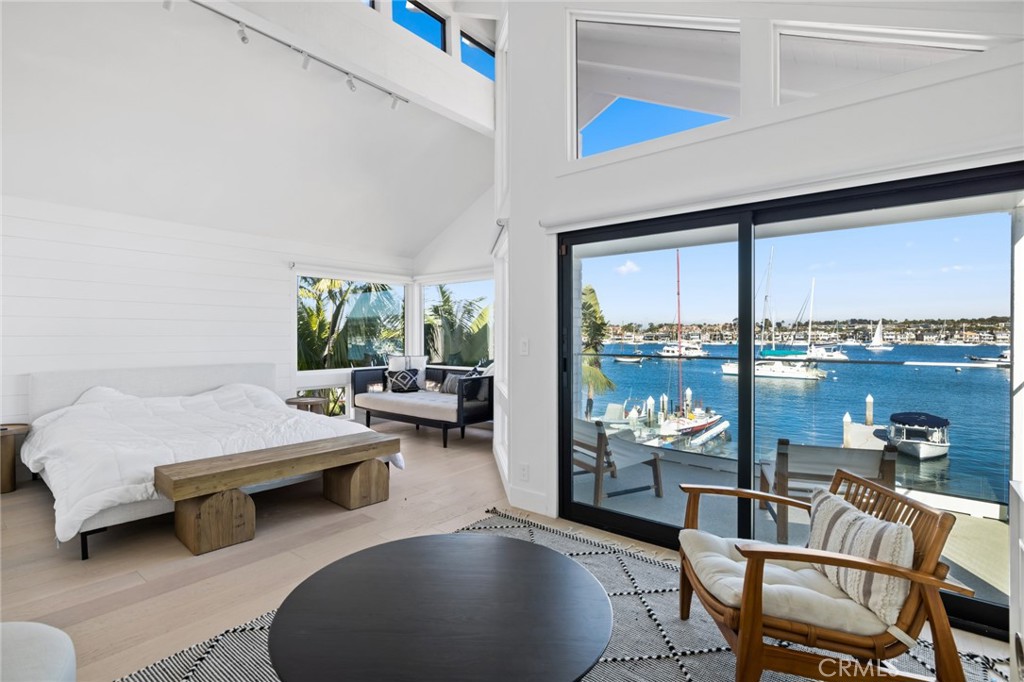 1126 E Balboa Boulevard