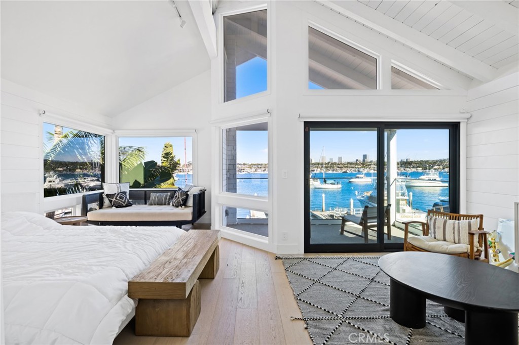 1126 E Balboa Boulevard