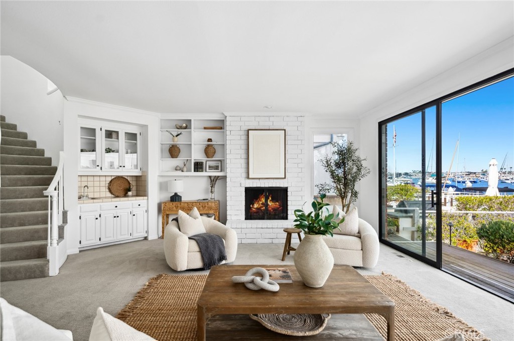 1214 E Balboa Boulevard