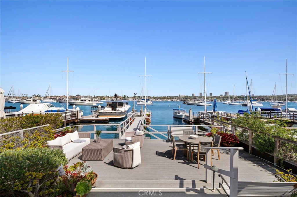 1214 E Balboa Boulevard