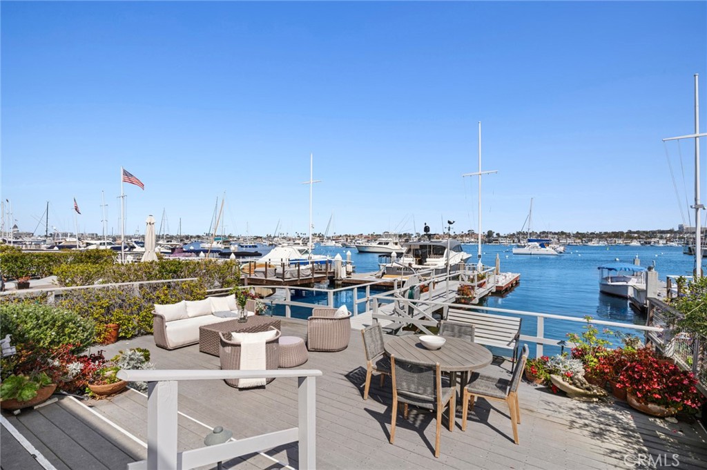 1214 E Balboa Boulevard