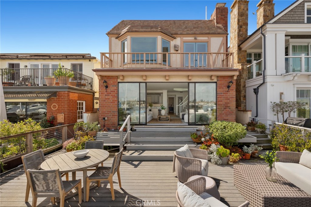 1214 E Balboa Boulevard