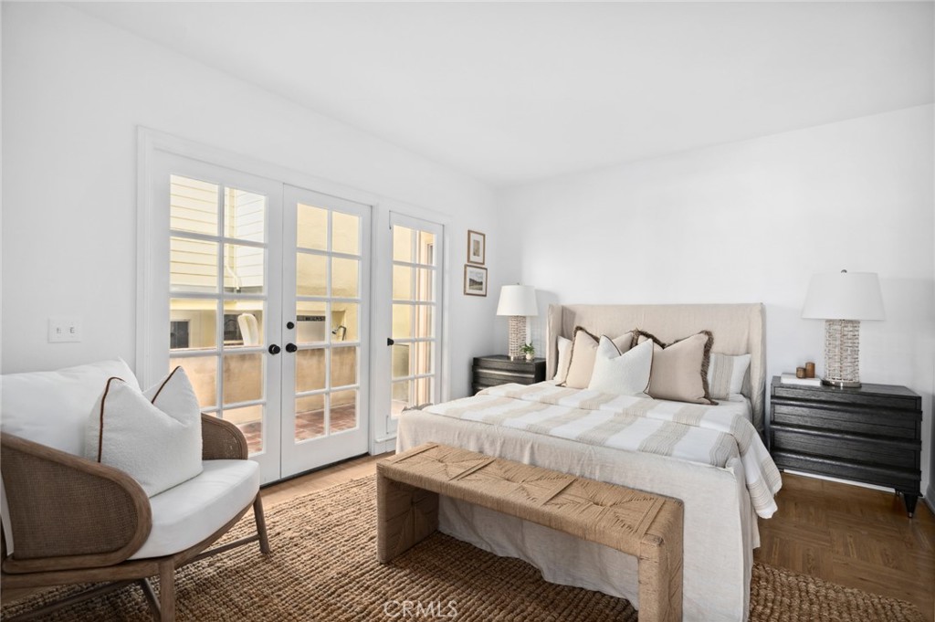 1214 E Balboa Boulevard