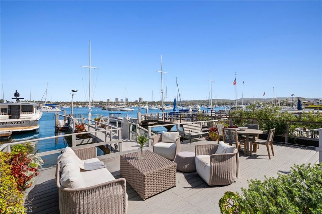 1214 E Balboa Boulevard
