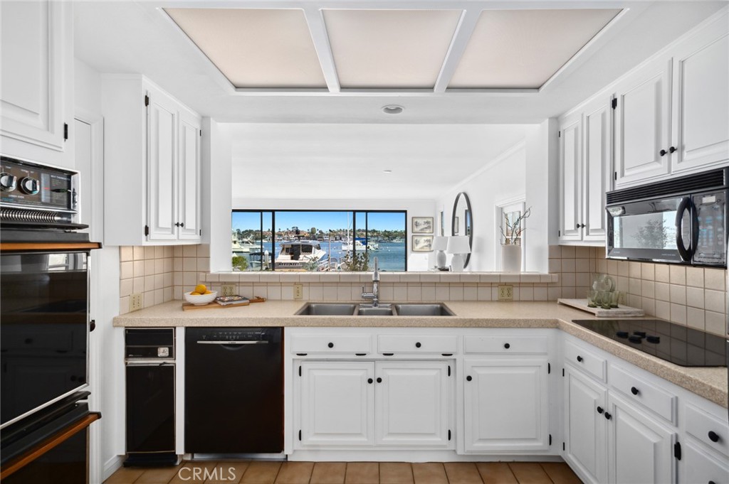 1214 E Balboa Boulevard