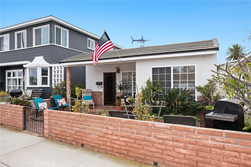 809 W Balboa Boulevard