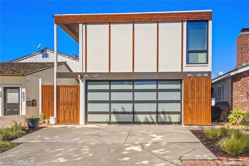 609 Larkspur Avenue