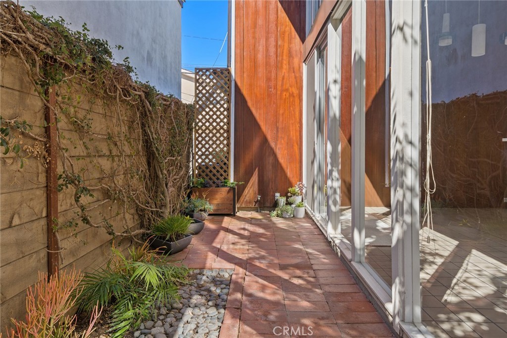 609 Larkspur Avenue