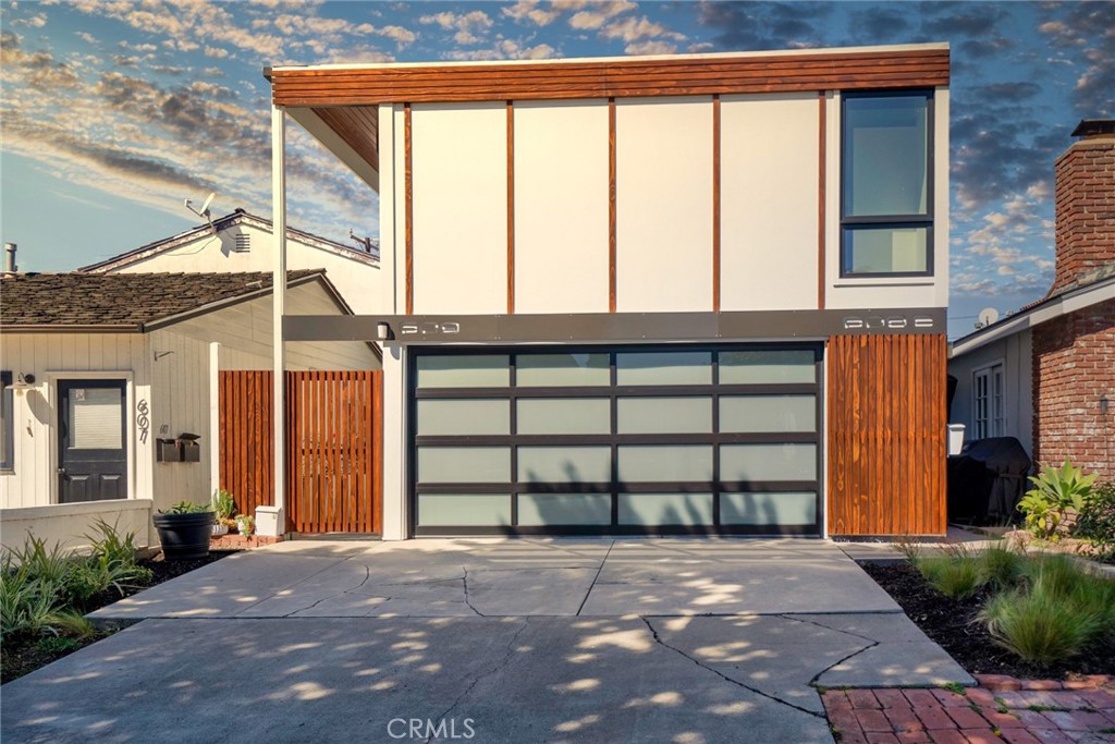 609 Larkspur Avenue