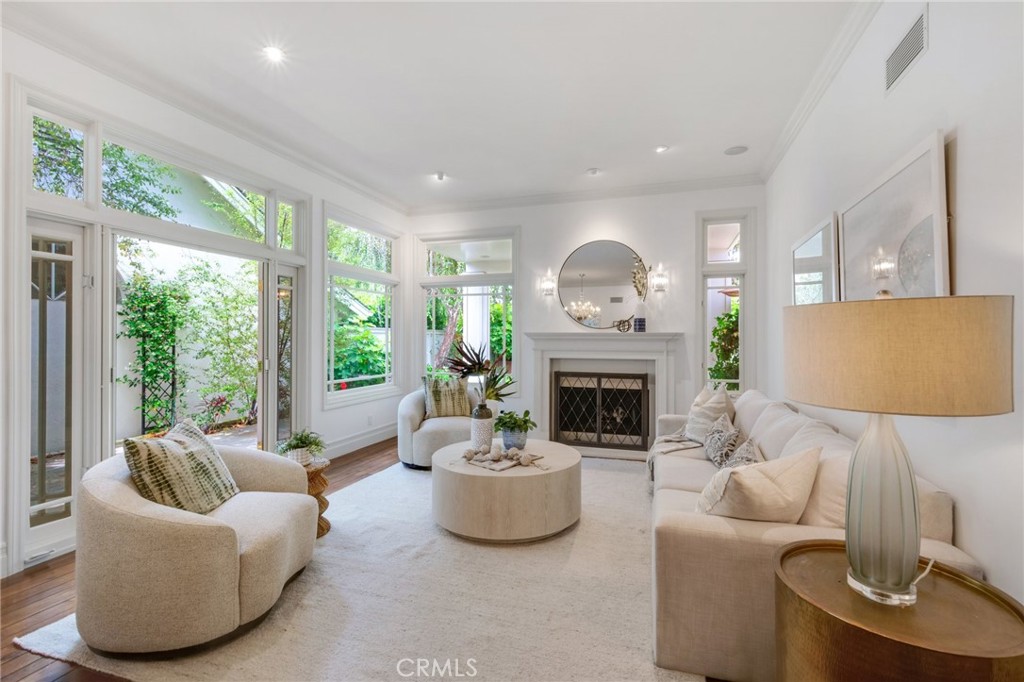 2541 Point Del Mar