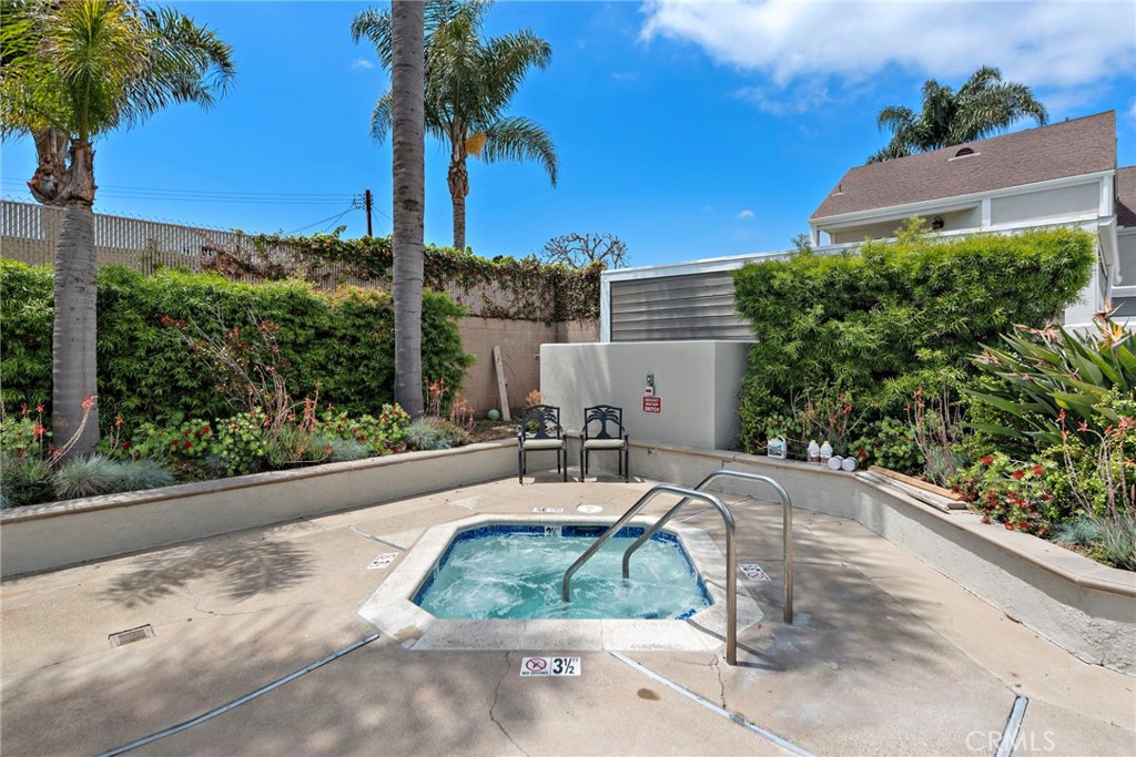 2554 Elden Avenue B101