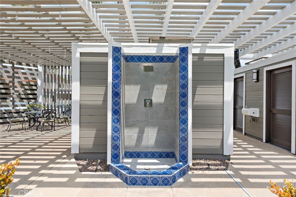 2554 Elden Avenue B101