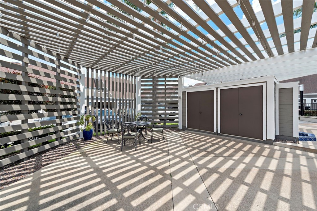 2554 Elden Avenue B101