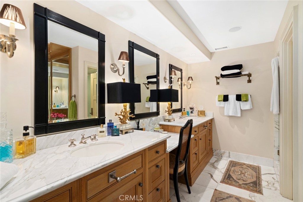 1030 Bayside Cove 702