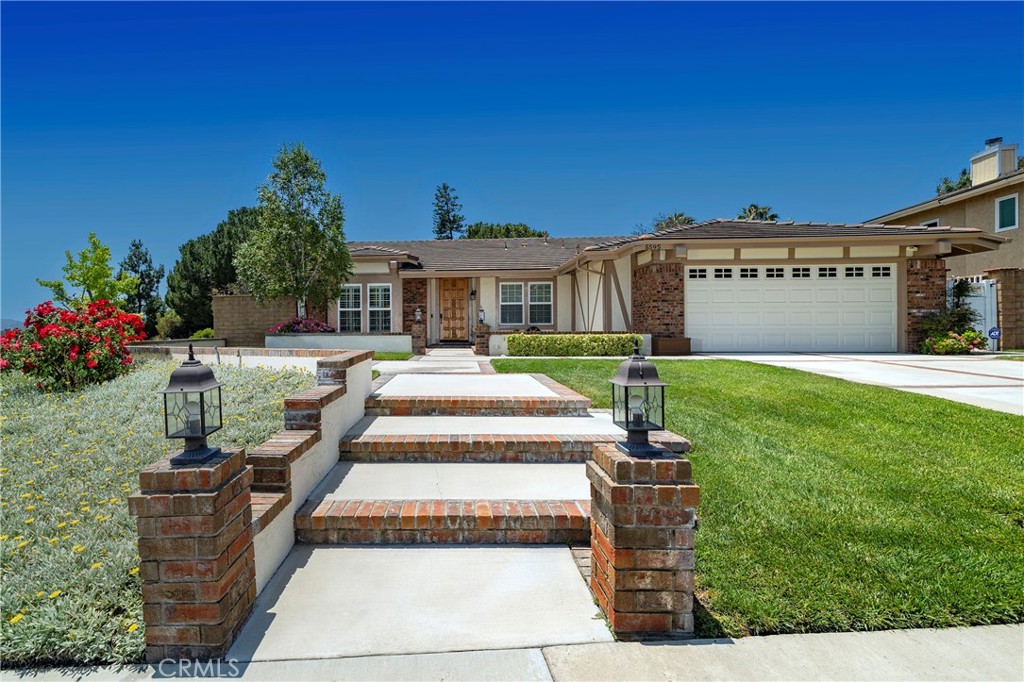 5595 Avenida Adobe