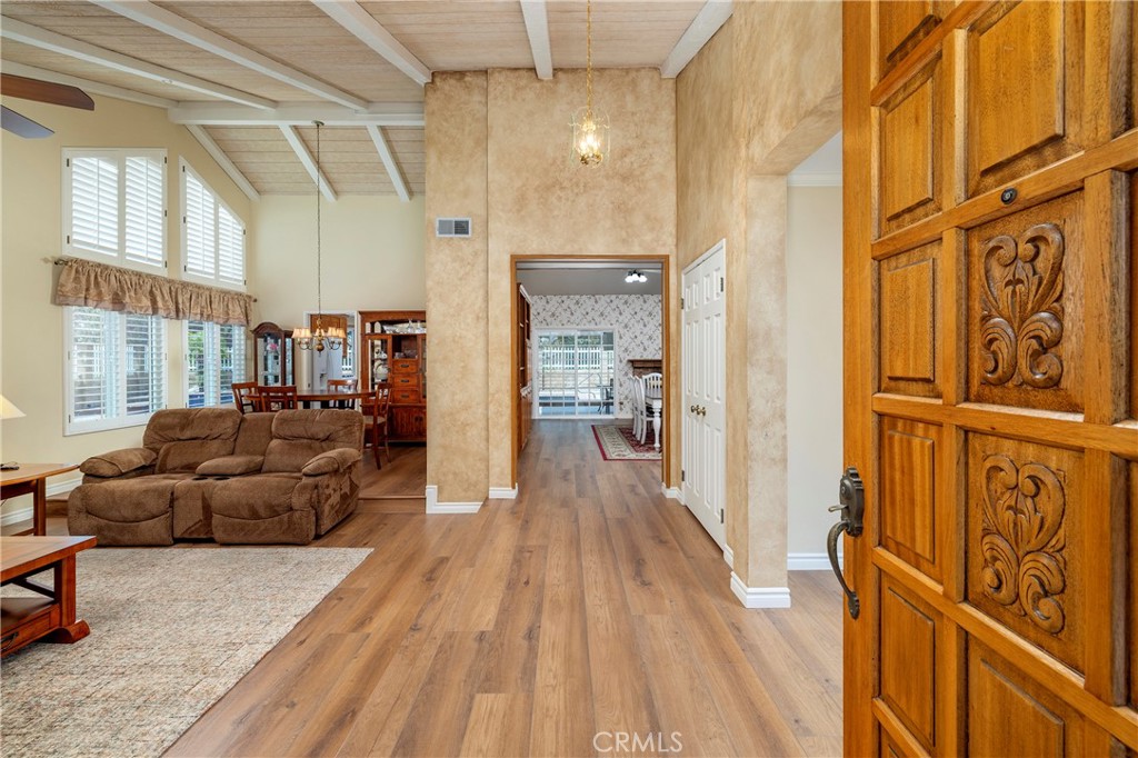 5595 Avenida Adobe