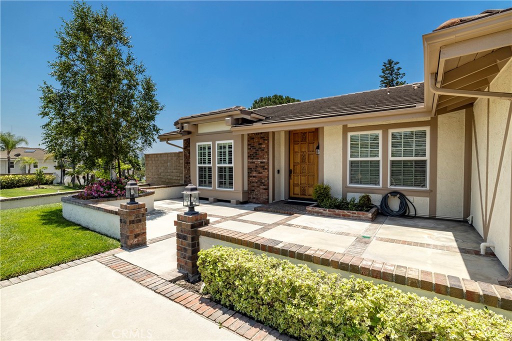 5595 Avenida Adobe