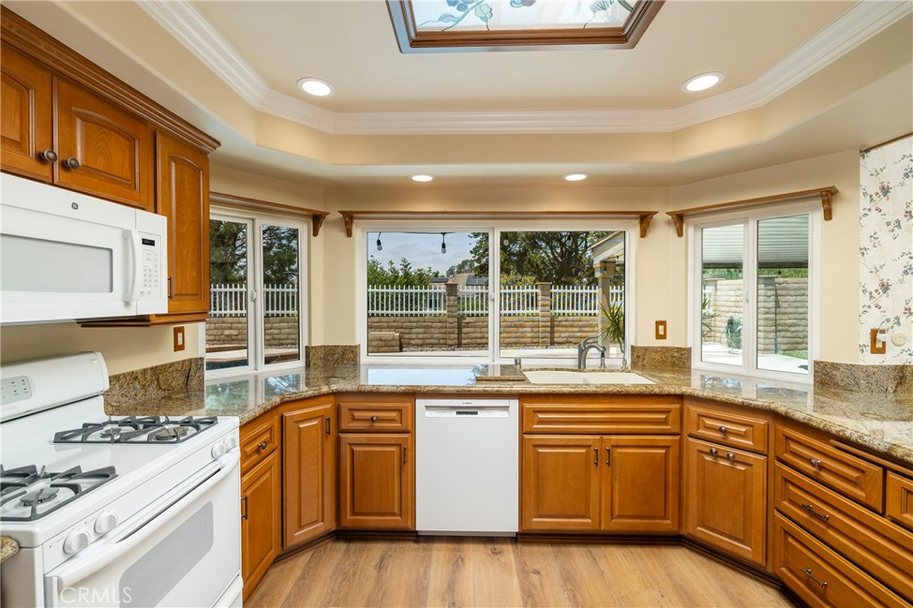 5595 Avenida Adobe